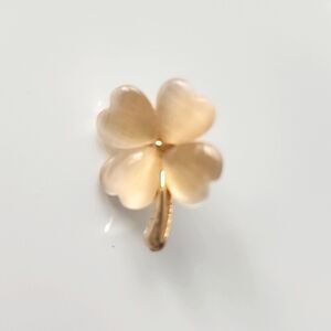 Clover Brooch - Gold and Cream
